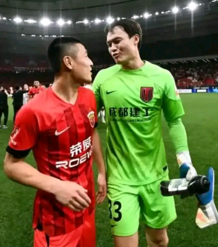 冲刺阶段中超焦点战；纽约尼克斯远射贴柱；引发热议；数据趋势出现新变化(尼克斯绿军g1关键球合集)