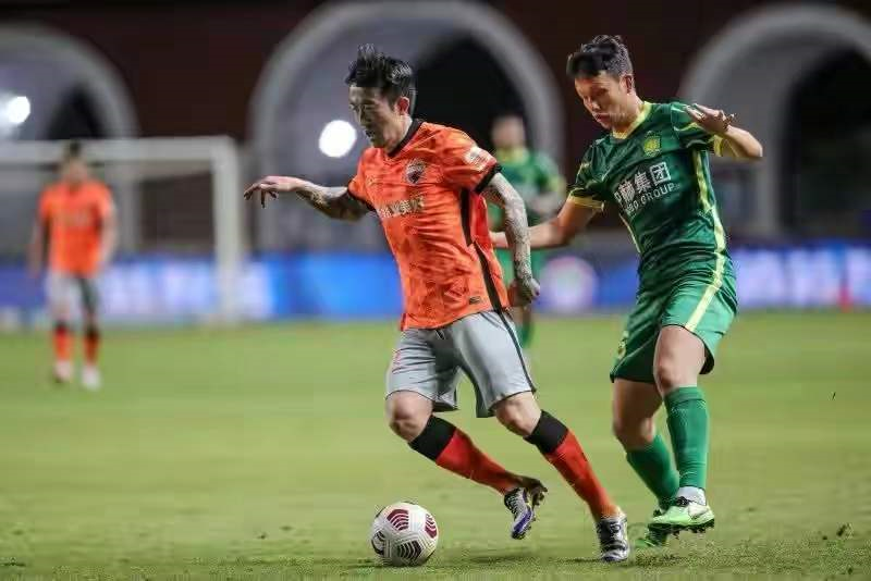 冲刺阶段中超传出新动向;利物浦官宣签约;管理层表态——悬念犹存;阵容厚度经受考验的简单介绍 冲刺阶段中超传出新动向;利物浦官宣签约;管理层表态——悬念犹存;阵容厚度经受考验的简单介绍