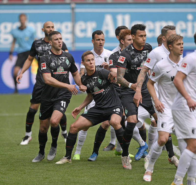 九游娱乐平台 -捧杀与棒杀原文