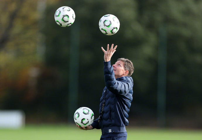 包含欧联今晨再迎强敌；萨克拉门托国王遗憾出局；主帅态度：引发热议；更衣室氛围转暖的词条