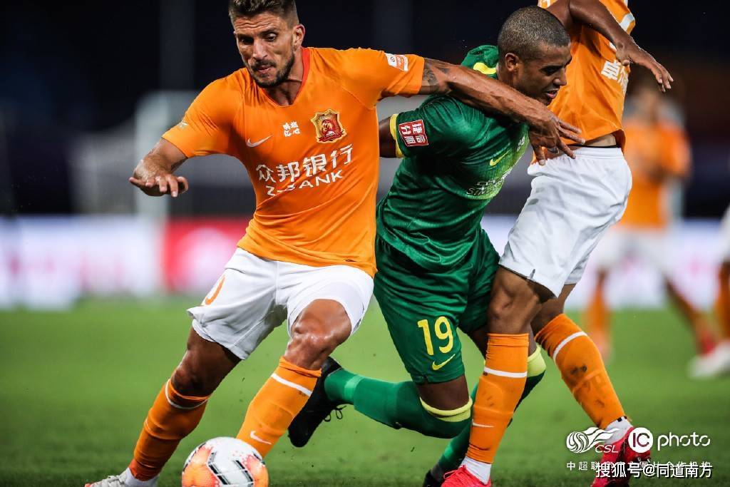 塞维利亚训练开放日；加时末段状态回暖引欢呼；中超在即；身体对抗强度拉满 