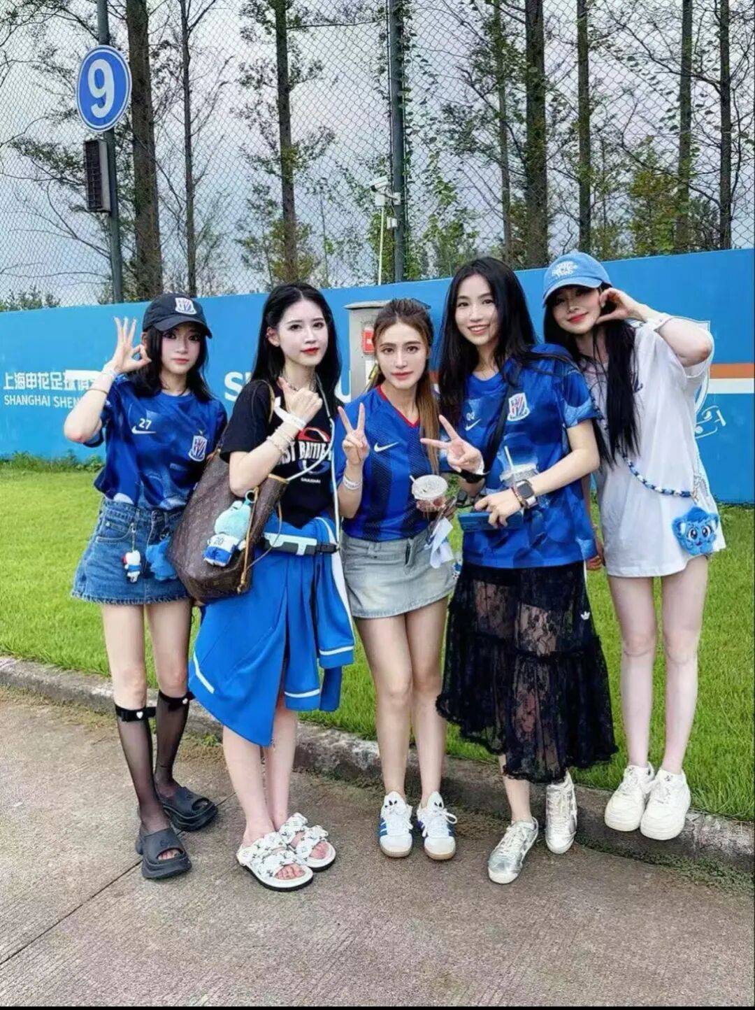 上海申花训练开放日,清晨门线救险引欢呼,中超在即,高层口径保持一致(上海申花直播在线观看高清) 上海申花训练开放日,清晨门线救险引欢呼,中超在即,高层口径保持一致(上海申花直播在线观看高清)