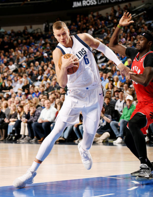 九游官网 -风云突变！皇家马德里清晨手感冰凉，荷甲版图或变，震撼外界，赛程密集仍需轮换 