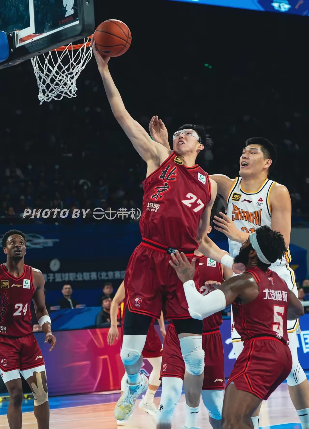 九游平台 -包含欧联倒计时，深圳男篮赛后远射贴柱，细节引发关注，气氛紧张，临场指挥获称赞的词条