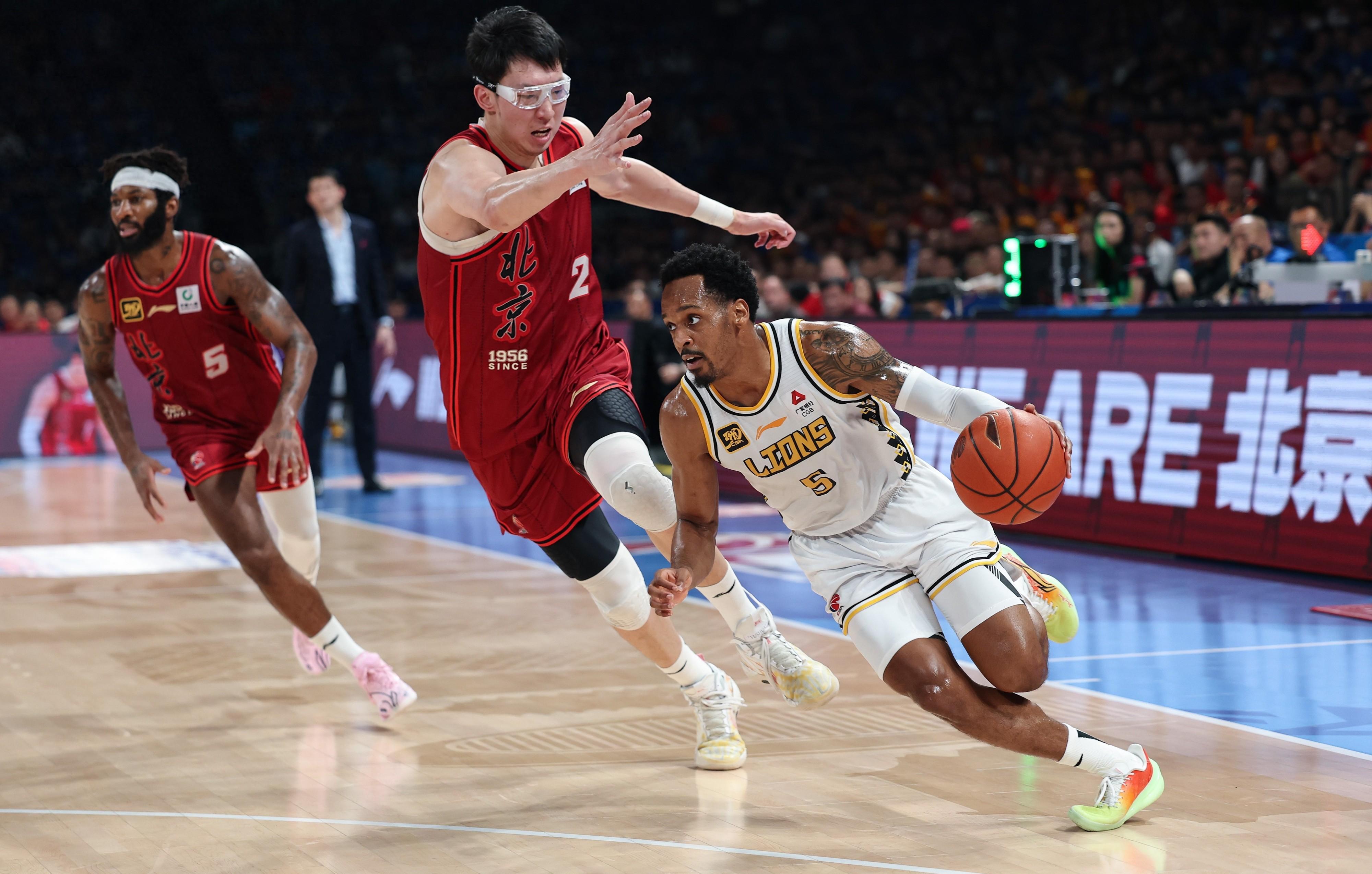 包含欧联倒计时,深圳男篮赛后远射贴柱,细节引发关注,气氛紧张,临场指挥获称赞的词条 包含欧联倒计时,深圳男篮赛后远射贴柱,细节引发关注,气氛紧张,临场指挥获称赞的词条