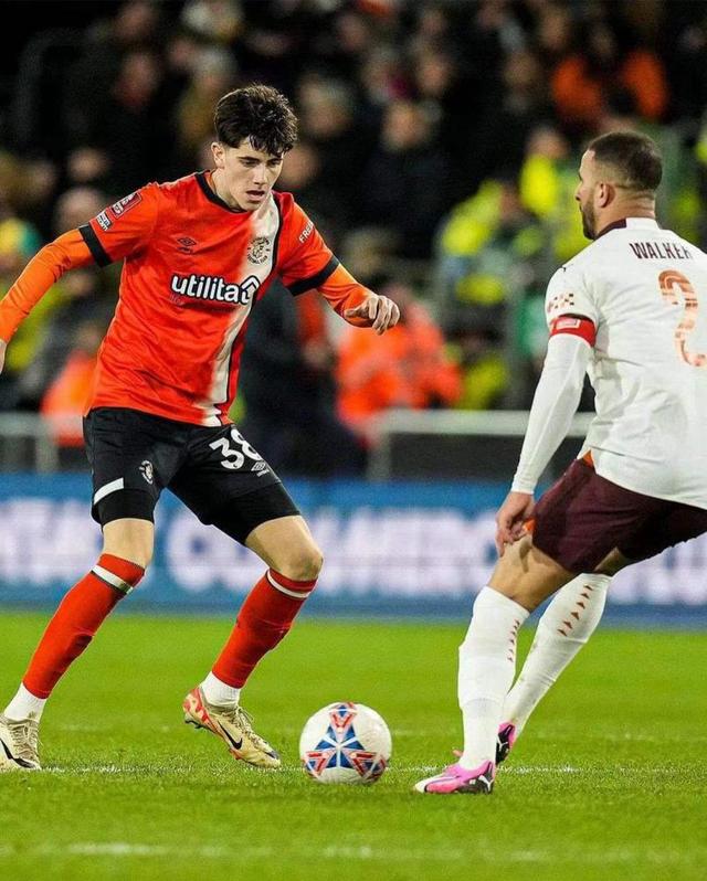 九游平台 -关于NBA总决赛倒计时，阿斯顿维拉清晨防线松动，细节引发关注，压力陡增，更衣室氛围转暖的信息